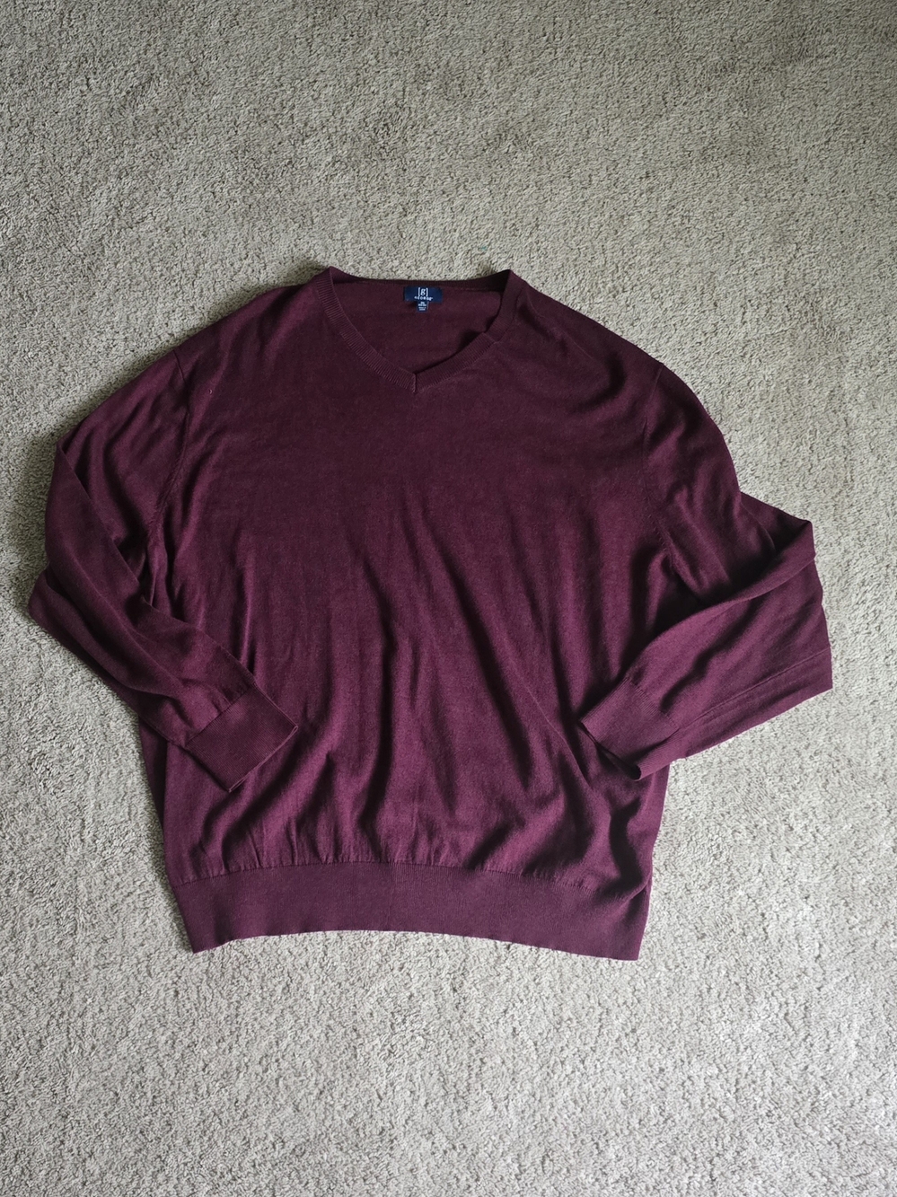 George Men's V-Neck Sweater in Burgundy